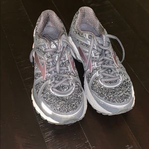 Brooks Adrenaline GTS 17 size 7.5